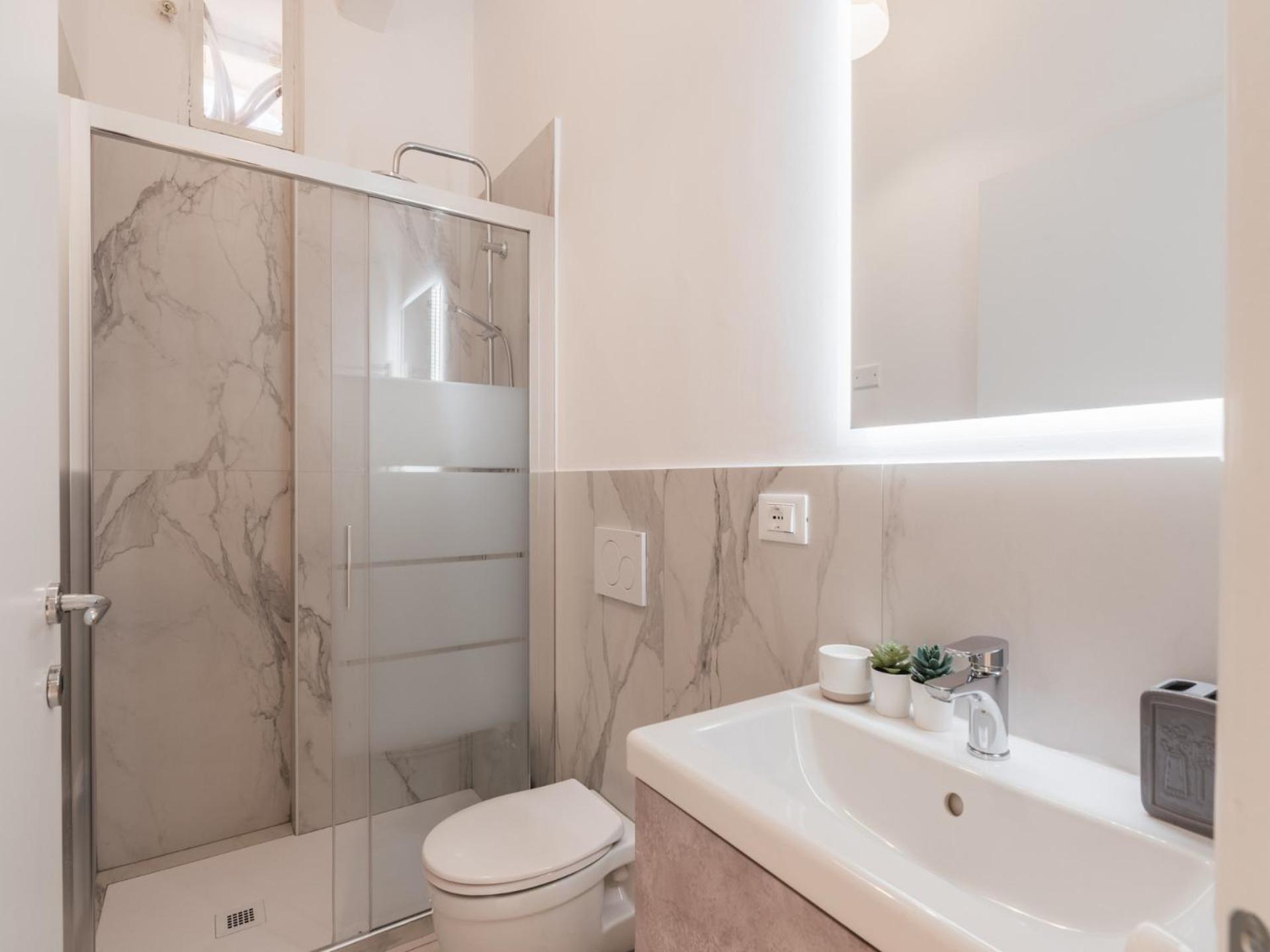 The Best Rent - Spacious One-Bedroom Apartment Near Colosseum Rome Exterior photo