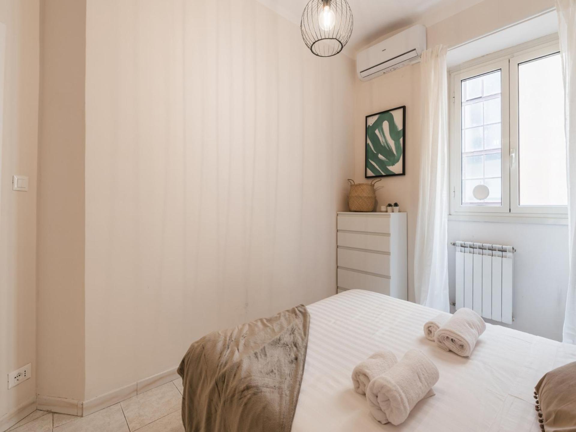 The Best Rent - Spacious One-Bedroom Apartment Near Colosseum Rome Exterior photo