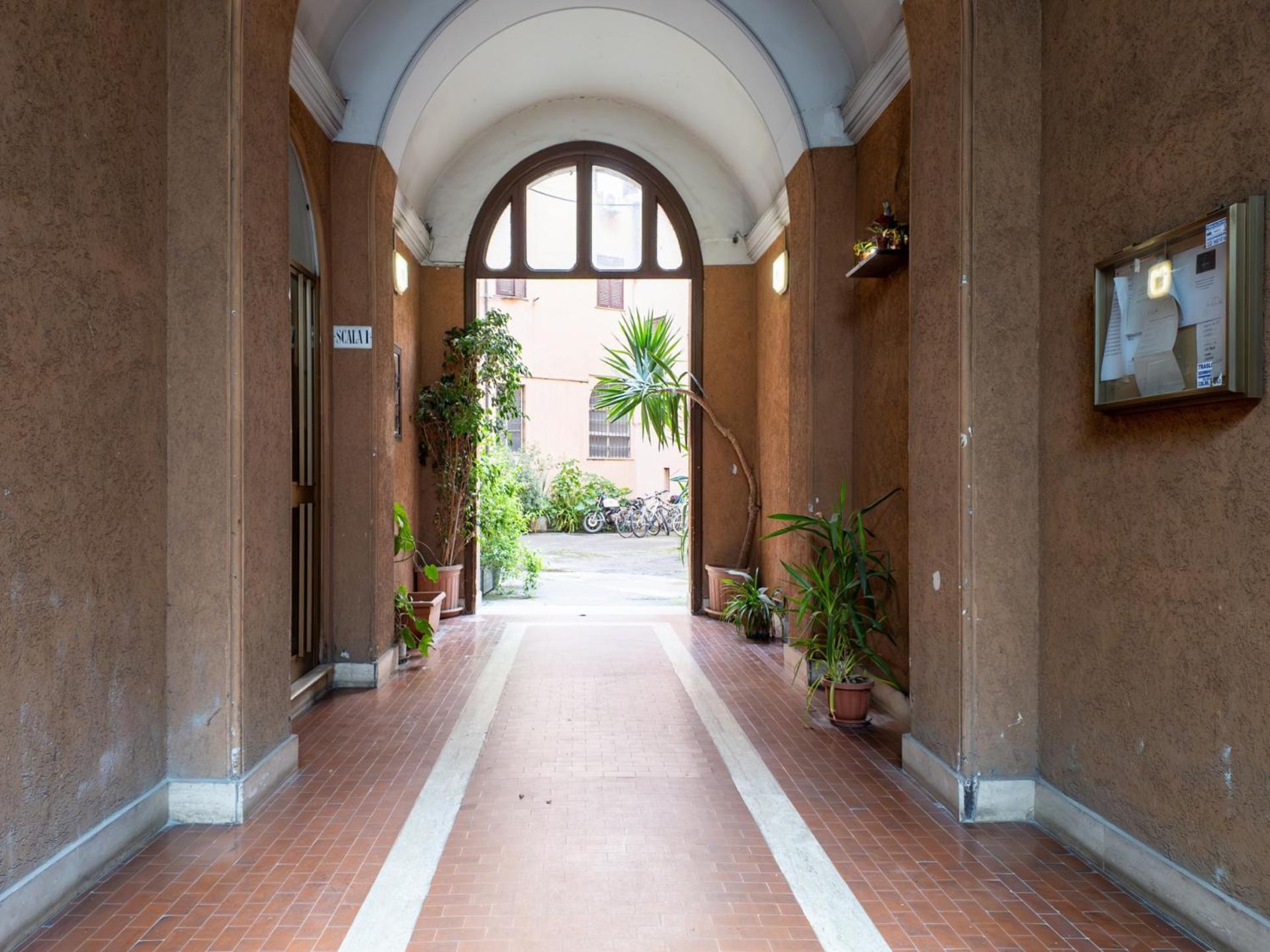 The Best Rent - Spacious One-Bedroom Apartment Near Colosseum Rome Exterior photo